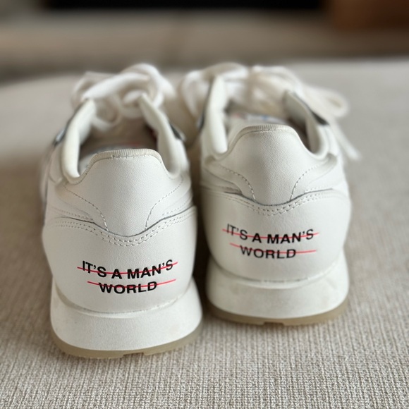 Women’s 7.5 Reebok - Picture 2 of 4